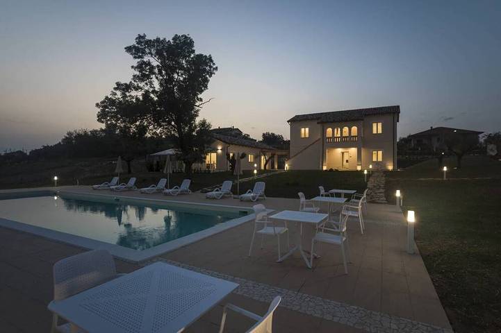 Location de vacances pour 2 personnes, avec Jardin à Notaresco