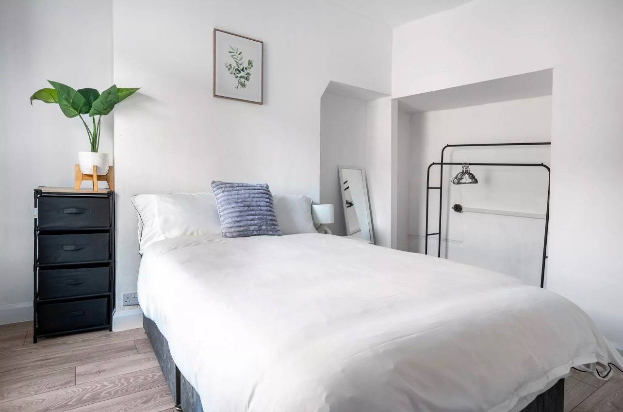 House Sleeps 3 with Garden in Merseyside