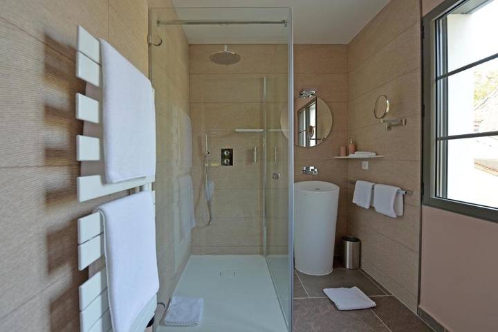 Location de vacances pour 2 personnes, avec vue ainsi que jardin et piscine à Les Mesneux - 2