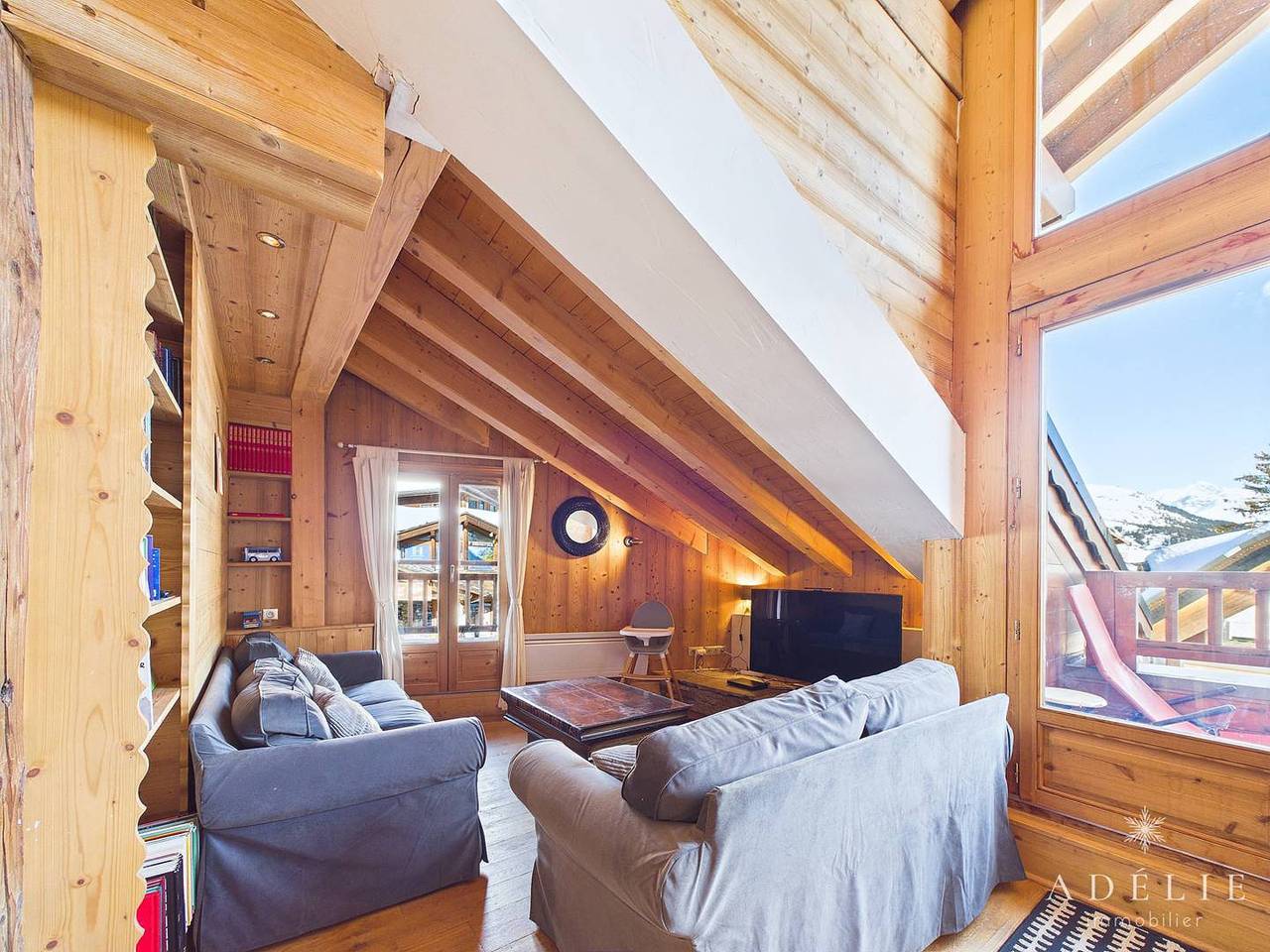 Ganze Ferienwohnung, 4 bedroom apartment in the heart of la Rosière and 100 yard from the slopes in La Rosière, Montvalezan