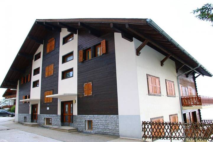 Vacation rental for 4 people, with balcony in Swiss Alps