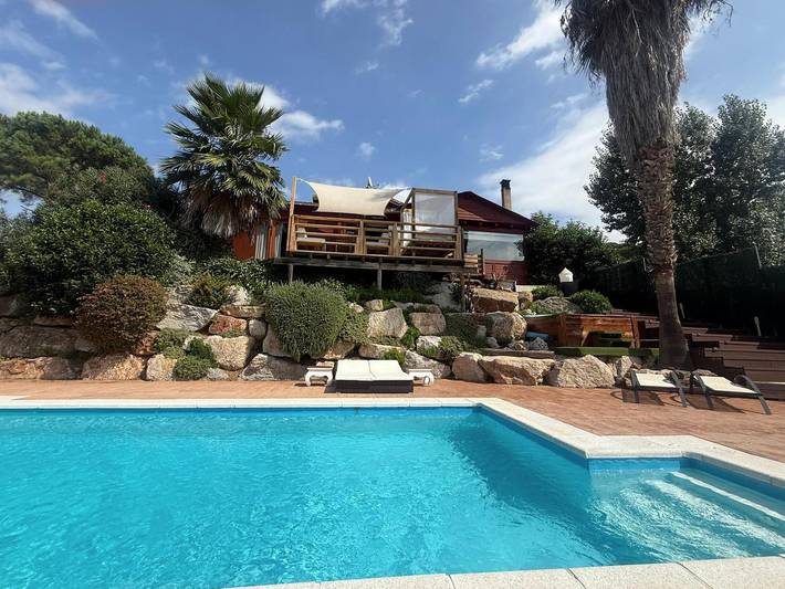 Gîte pour 8 personnes, avec balcon ainsi que jacuzzi et jardin