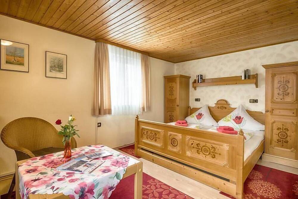Ganze Wohnung, Doppelzimmer mit Dusche/Wc, 19qm in Titisee (Titisee-Neustadt), Titisee-Neustadt