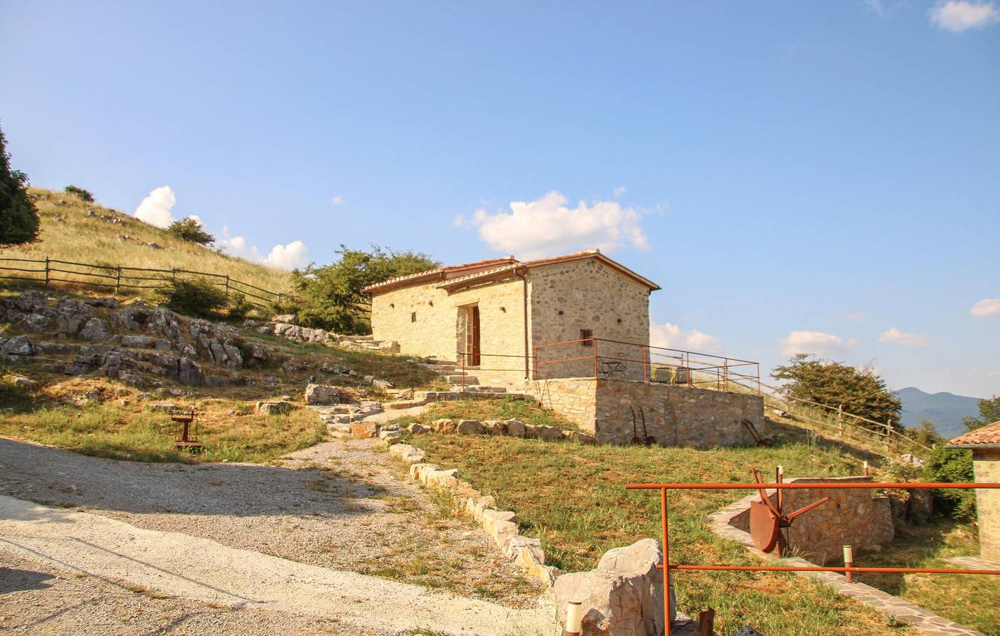 Ganze Ferienwohnung, Wohnung mit Panoramablick, Garten und Parkplatz, 1,5 km zum Torrente Zancona in Arcidosso, Grosseto Provinz