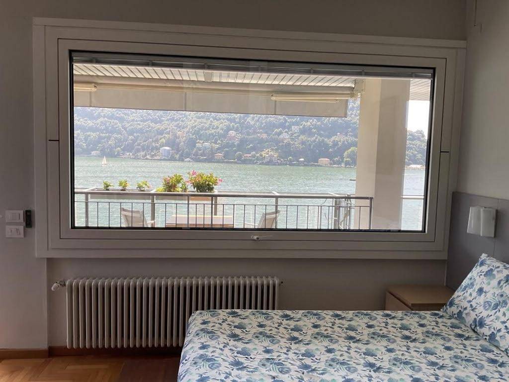 Lakeviewcabin - King Room With Balcony in Como, Comer See