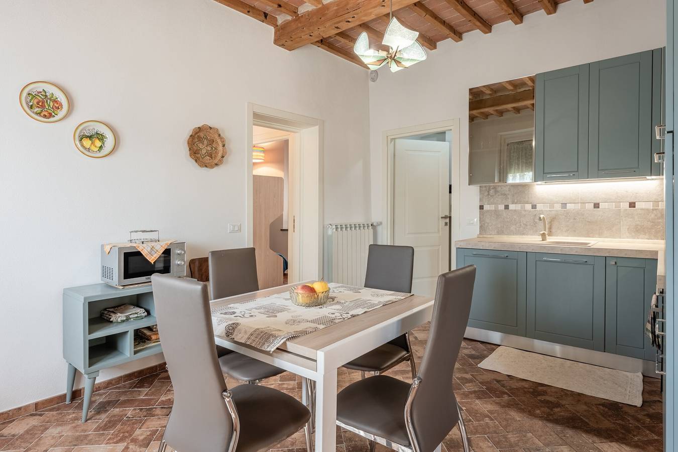 Entire apartment, Casa Loretta – Bright, Spacious Apartment in the Heart of Vicopisano in Vicopisano, Pisa Province