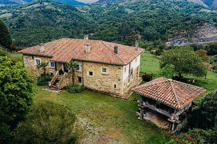 Casa rural para 6 personas, con Balcón y Terraza además de Jardín y Vistas en Pruneda