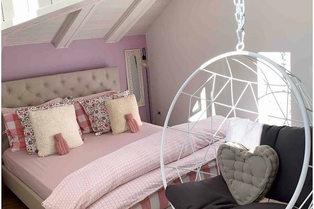 Appartamento intero, Strudel home, under-roof apartment in the heart of the old town in Centro-Piani-Rencio, Bolzano