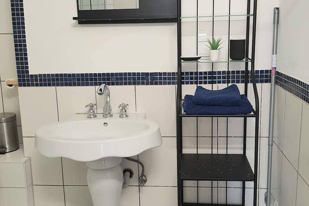 1-Zimmer- Apartment mit Küchenzeile, großem Tv und Dusche/Wc, 20qm in Straßenhaus, Rheinland-Pfalz