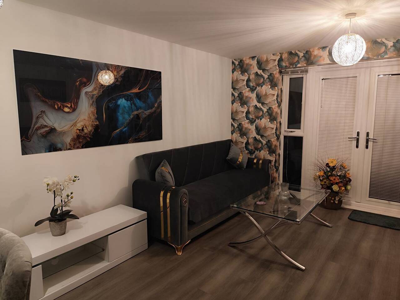 Spacious Home for Groups, Sleeps 8 in Stoke-on-Trent, Midlands