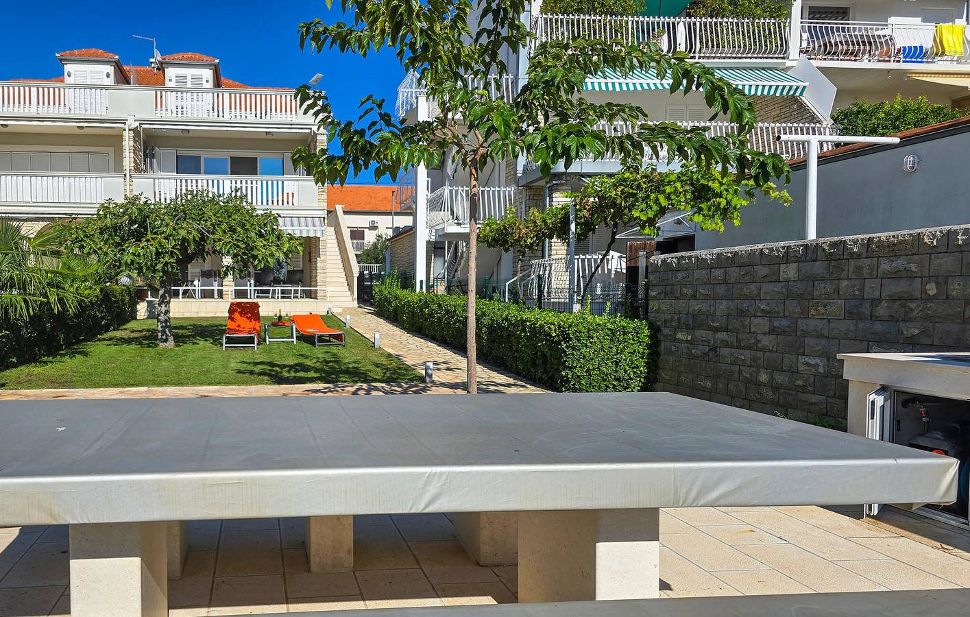 Ganze Ferienwohnung, Gemütliche 2-Zimmer-Wohnung mit Terrasse, WLAN und 1,5 km zum Strand in Biograd na Moru, Zadar