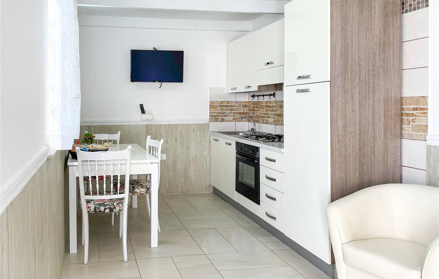 Appartement de vacances entier, Paradis au bord de la piscine : appartement de 75m2 avec climatisation, parking et cuisine in Grottaglie, Province de Taranto