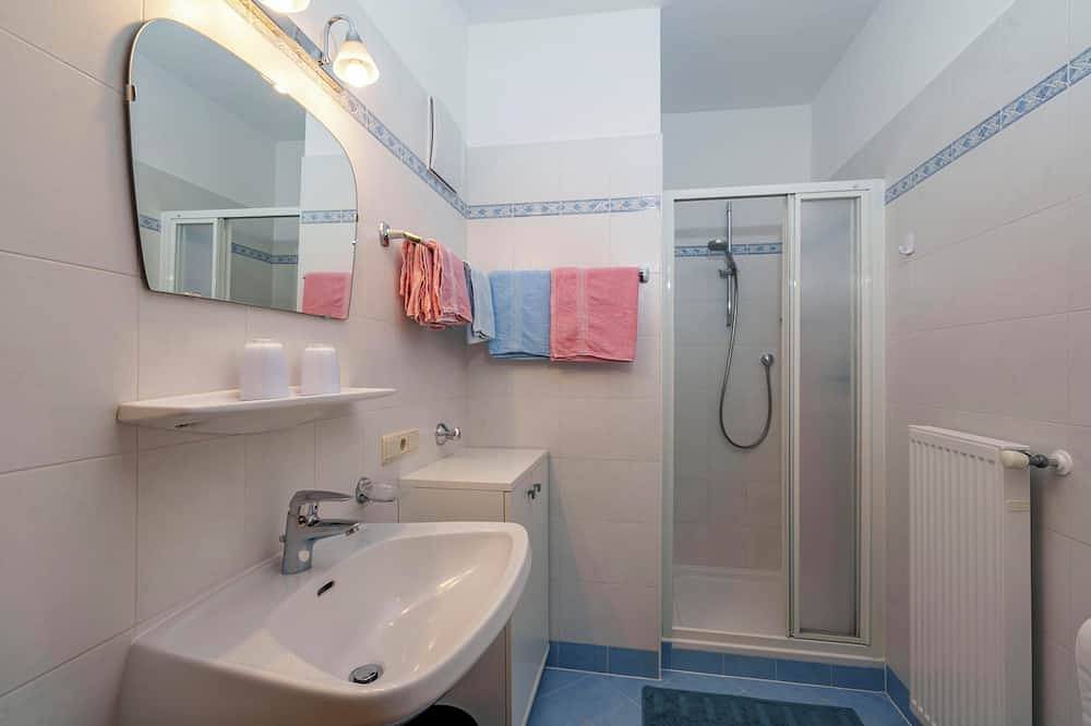 Ganze Wohnung, Ferienwohnung in Andrian für Wanderer & Radfahrer, Pool - Entspannung garantiert in Andrian, Nonsberggruppe