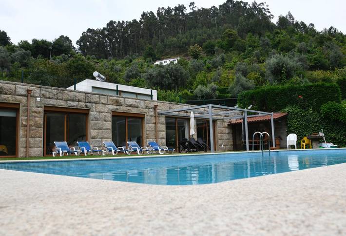 Location de vacances pour 8 personnes, avec Balcon/Terrasse et Piscine dans Caniçada