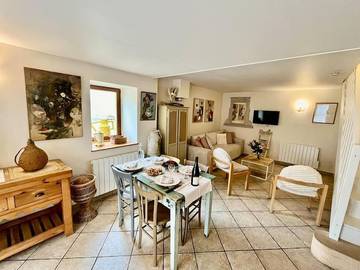 Gîte pour 4 personnes, avec terrasse à Lancié