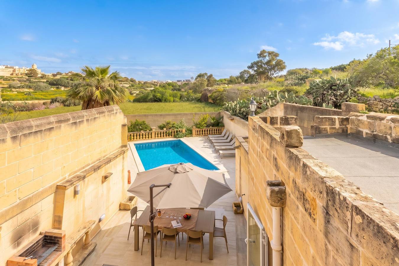 Surwig Gozitan Villa & Pool in Kercem, Gozo (Malta)