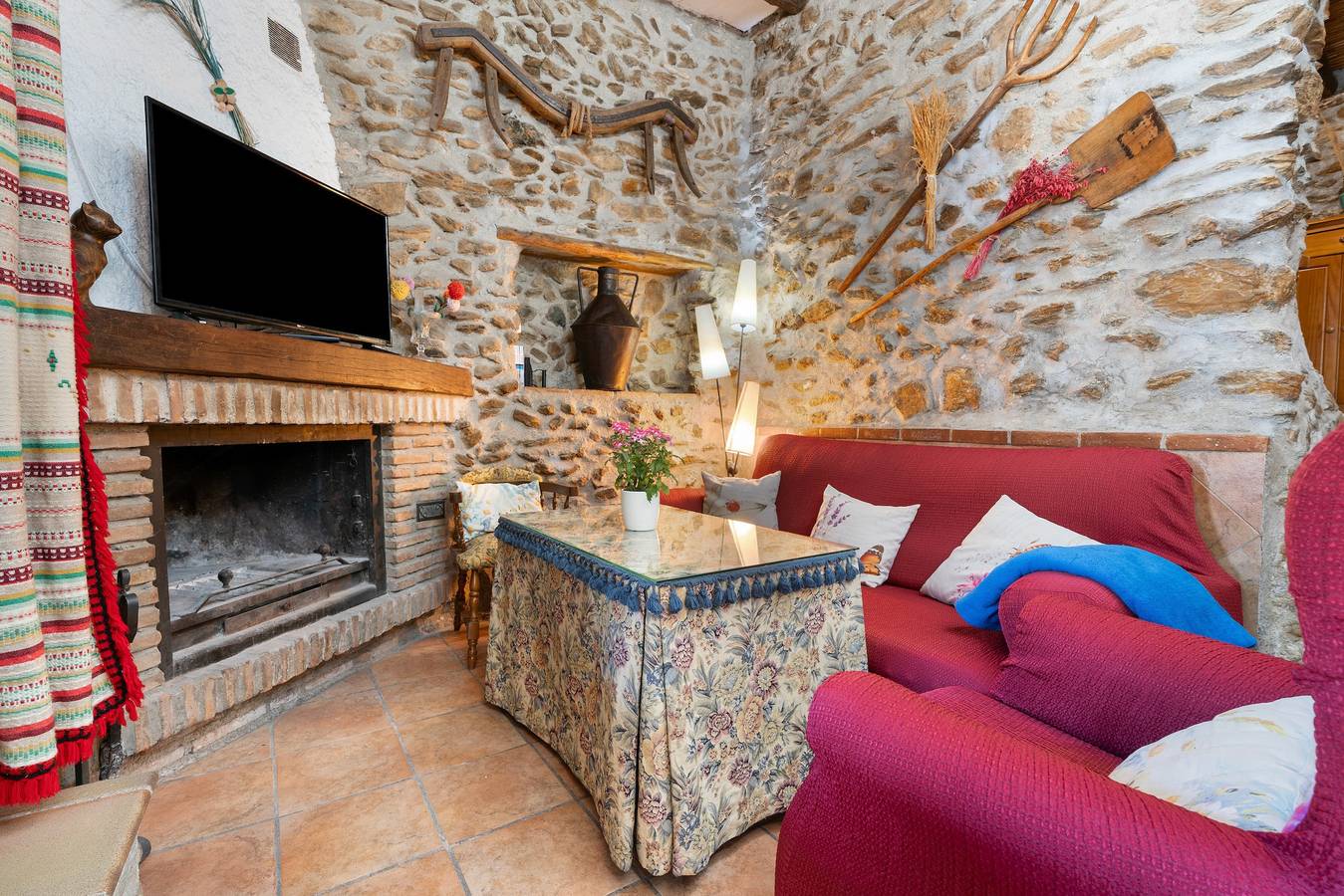 Finca 'Fuensanta Balcón Al Mar' mit Bergblick, privater Terrasse und Wi-Fi in Rubite, Costa Tropical