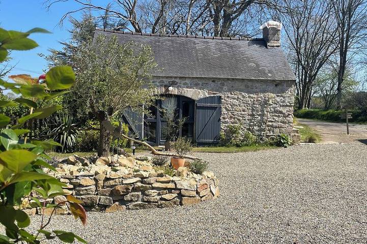 Location de vacances pour 2 personnes, avec piscine et sauna ainsi que jardin et jacuzzi à Pouldergat