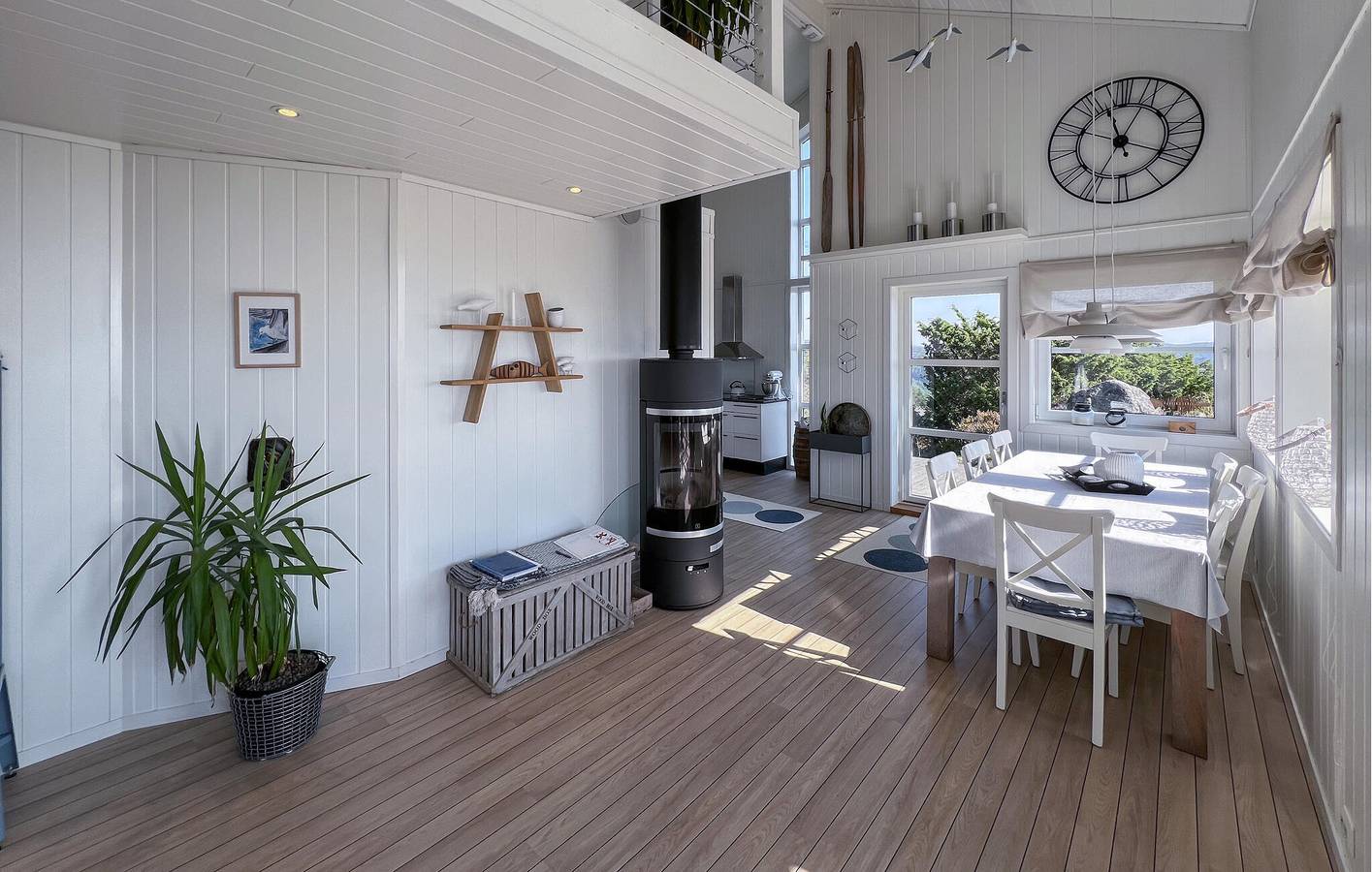 Feriehus for 9 personer med hage in Lyngdal