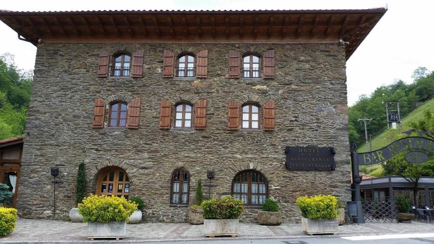 Hotel para 2 personas, con jardín y jacuzzi en Pirineo Navarro - 2