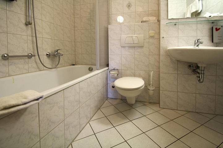 Ferienwohnung für 4 Personen, mit Sauna und Pool sowie Whirlpool und Balkon, mit Haustier in Tanne - 3