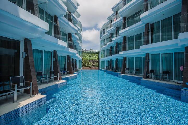 Appartement de vacances pour 2 personnes, avec jardin ainsi que piscine et terrasse, adapté aux familles