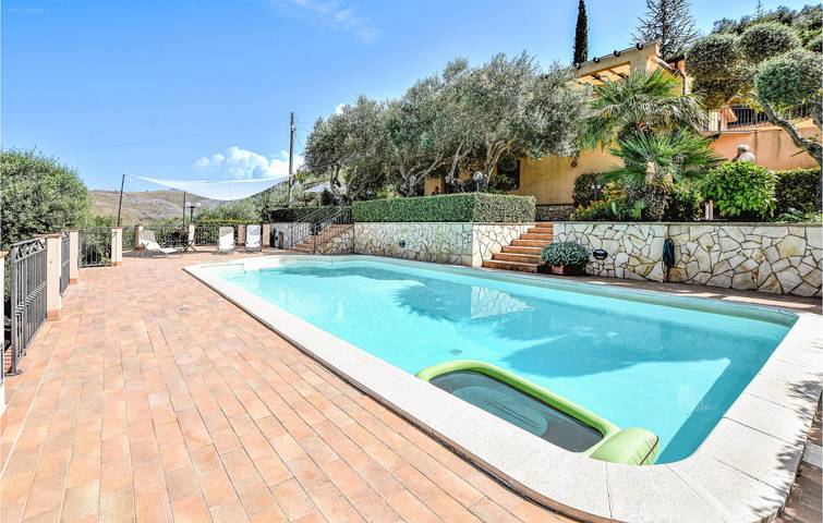 Ganze Ferienwohnung, Meerblick Pool Wohnung in der Nähe von Fiume Milicia in Casteldaccia, Palermo Provinz