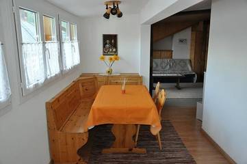 Cottage pour 4 personnes, avec jardin ainsi que piscine et balcon, animaux acceptés à Zernez
