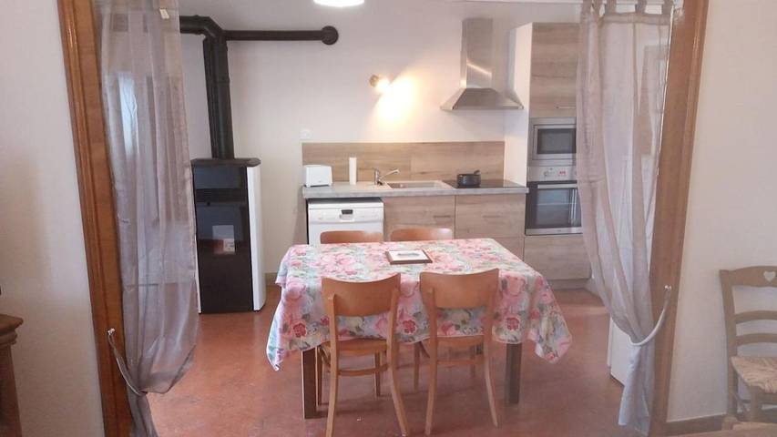 Location de vacances pour 5 personnes, avec jardin ainsi que terrasse et vue à Nantoux - 4