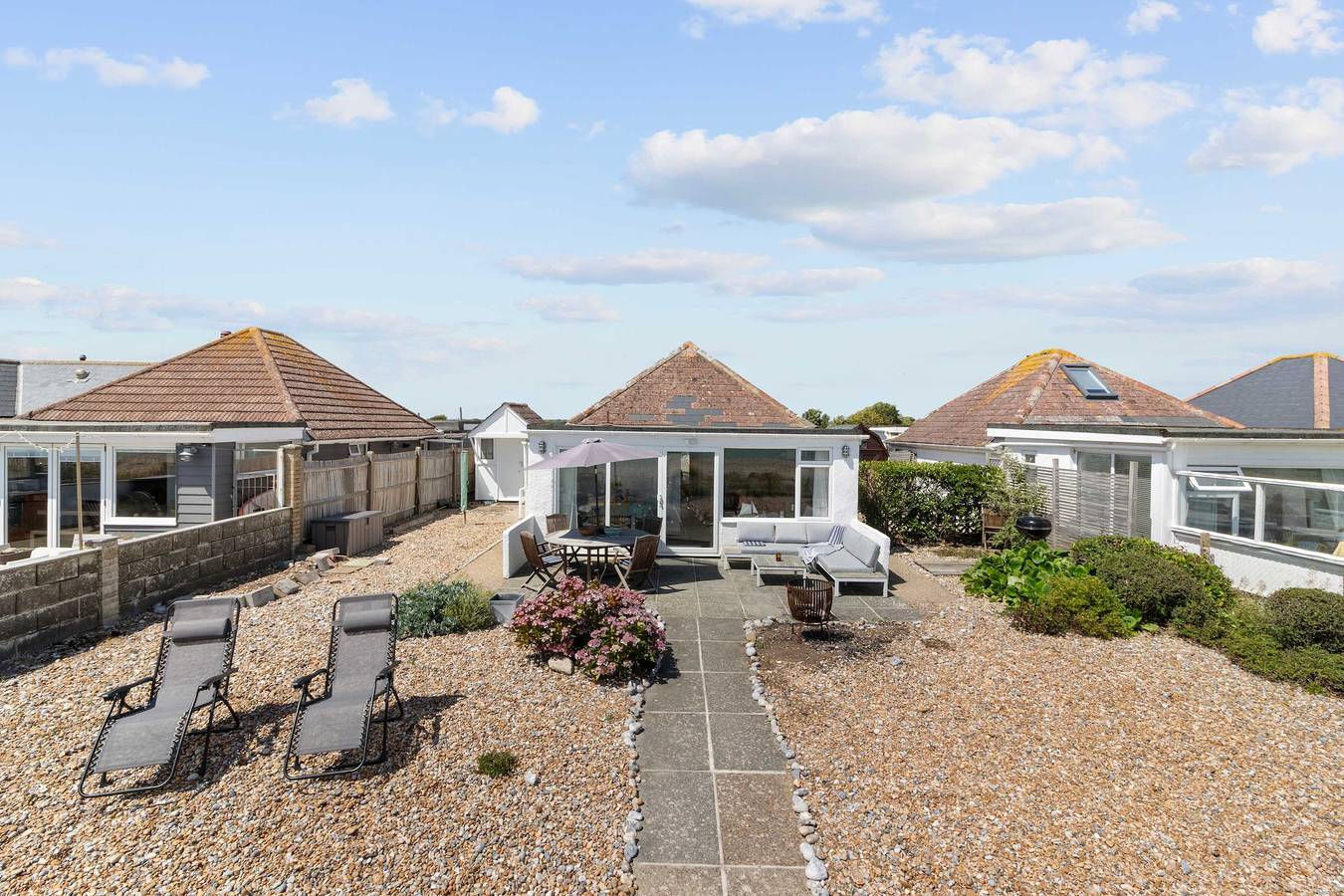 Oceanfront Bungalow w/ Bbq & Stunning Sea Views in Pevensey, East Sussex
