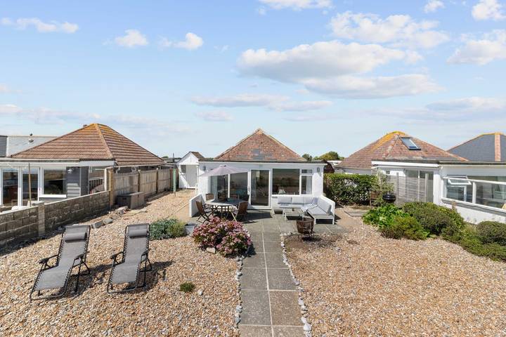 Bungalow for 6 people, with garden, with pets in Sussex