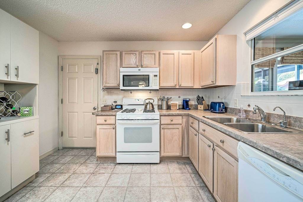 Home in The Villages w/ Lanai & Private Hot Tub! in The Villages, Sumter County