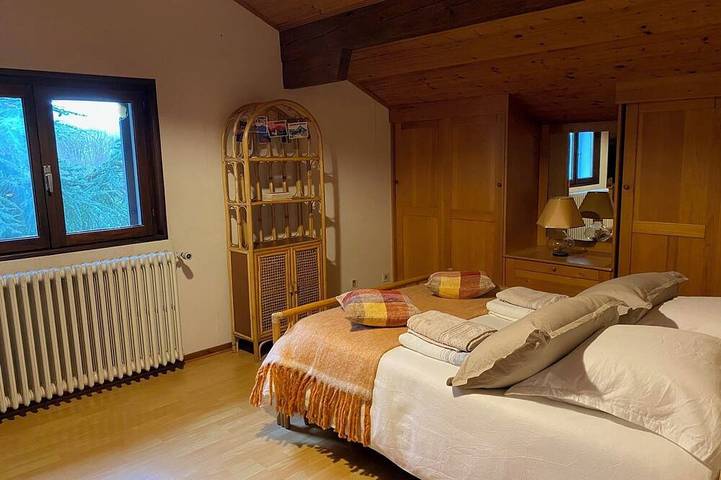 Ganze Wohnung, 2-storey, 4-bedroom apartment in a detached house in Menthon St B in Menthon-Saint-Bernard, Annecy und Umgebung