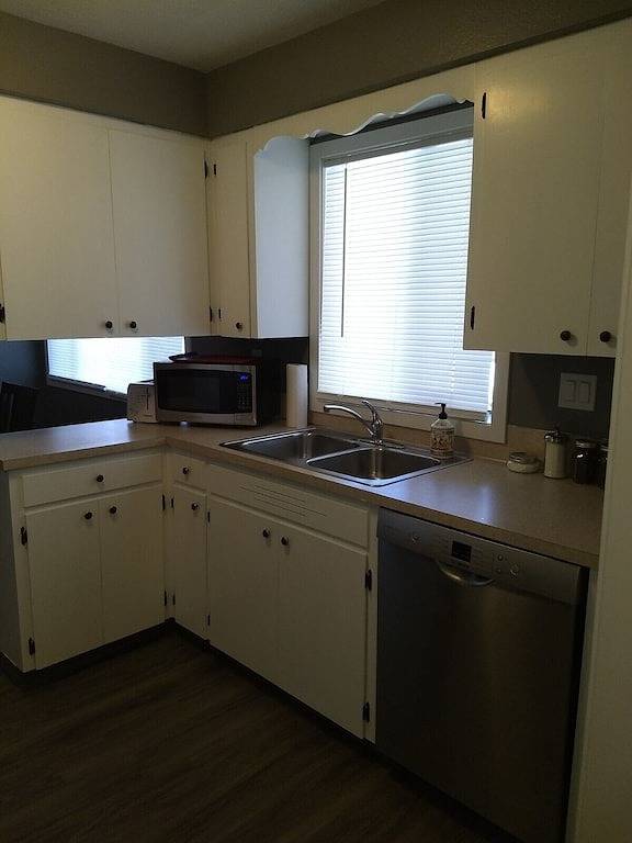 Ganze Wohnung, Large Upstairs 2 Bed 2 Bath condo Creek View! in Salem (OR), Willamette Valley