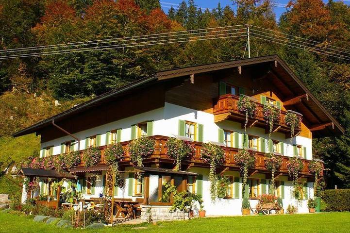 Ferienwohnung für 6 Personen, mit Balkon und Sauna sowie Garten in Wallgau