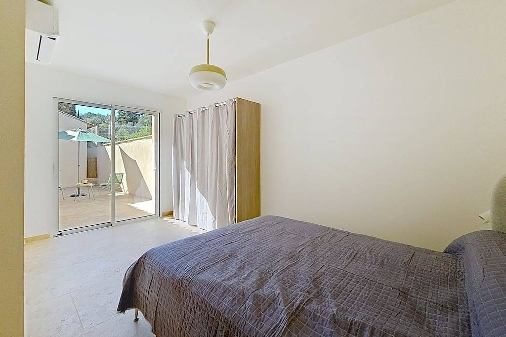 Villa Charlotte quiet Air-conditioned near Avignon swimming pool Pétanque Wifi in Villeneuve-lès-Avignon, Nimes region