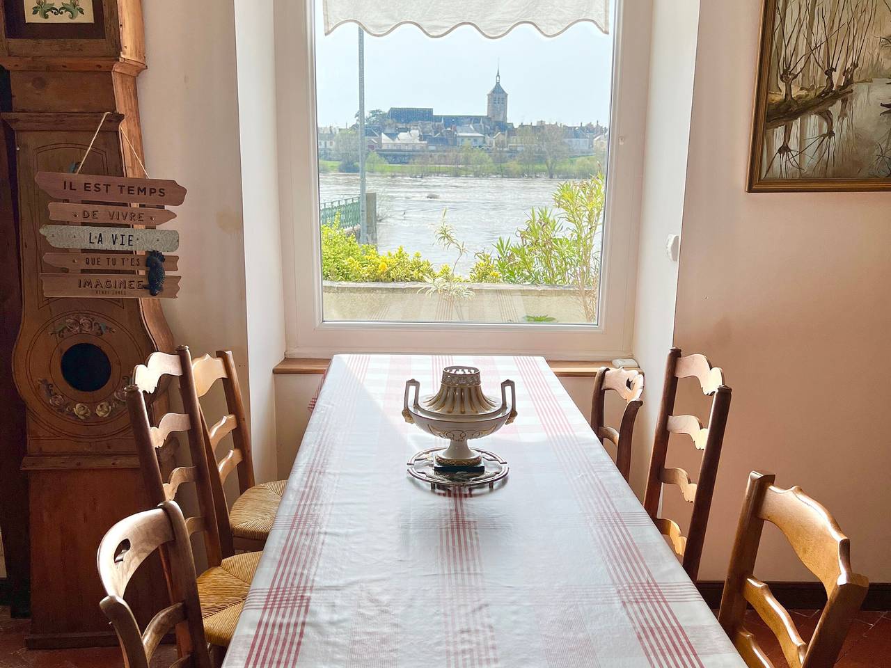 Family cottage with terrace and Loire views in Saint-Denis-de-l'Hôtel, Loiredal