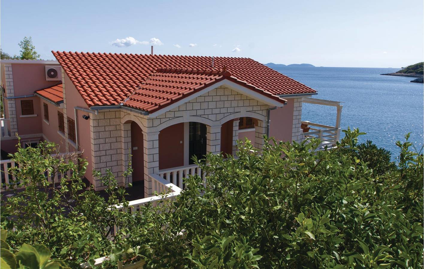 Ganze Ferienwohnung, Gemütliche 2-Zimmer-Wohnung mit Terrasse, 2,5 km vom Strand entfernt in Blato, Korcula