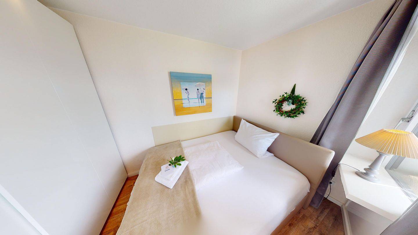 Ganze Wohnung, 52 m²-Ferienwohnung für bis zu 4 Personen mit Meerblick, Balkon, Pool und Sauna in Südstrand Pelzerhaken, Ostholstein