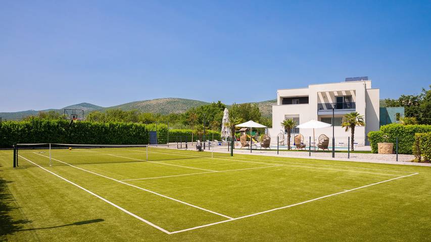 Villa Marijeta exklusive 5 Sterne Villa mit 50m2 privatem Pool, 6 Schlafzimmern und Spielzimmer in Dugopolje, Dalmatinisches Zagora