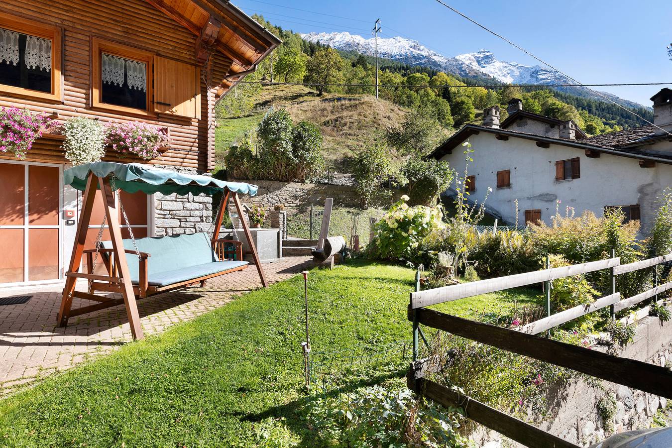 Geheel appartement, Appartement 'Casa Vacanza Famiglia Belli' met Uitzicht op de Bergen, Gedeelde Tuin en Wi-Fi in Rhêmes-Saint-Georges, Ruitor Massief