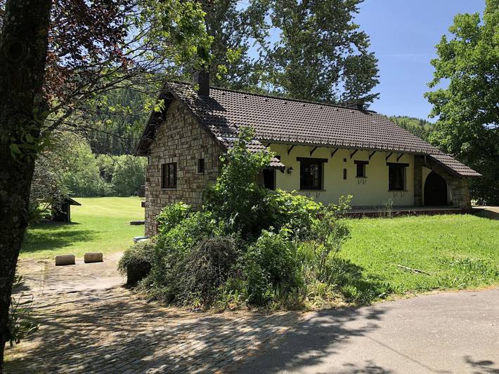 Location de vacances pour 12 personnes, avec Balcon ainsi que Terrasse et Jardin à St. Vith