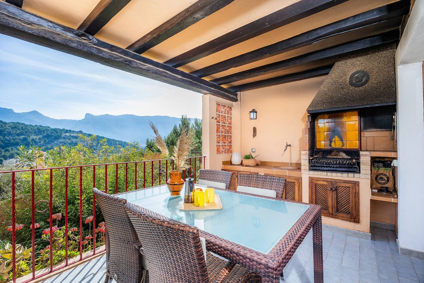 Entire apartment, Renovated 2026! Air-Conditioned Apartment with Seaview, shared pool and Wi-Fi in Port de Sóller in Port de Sóller, Sóller