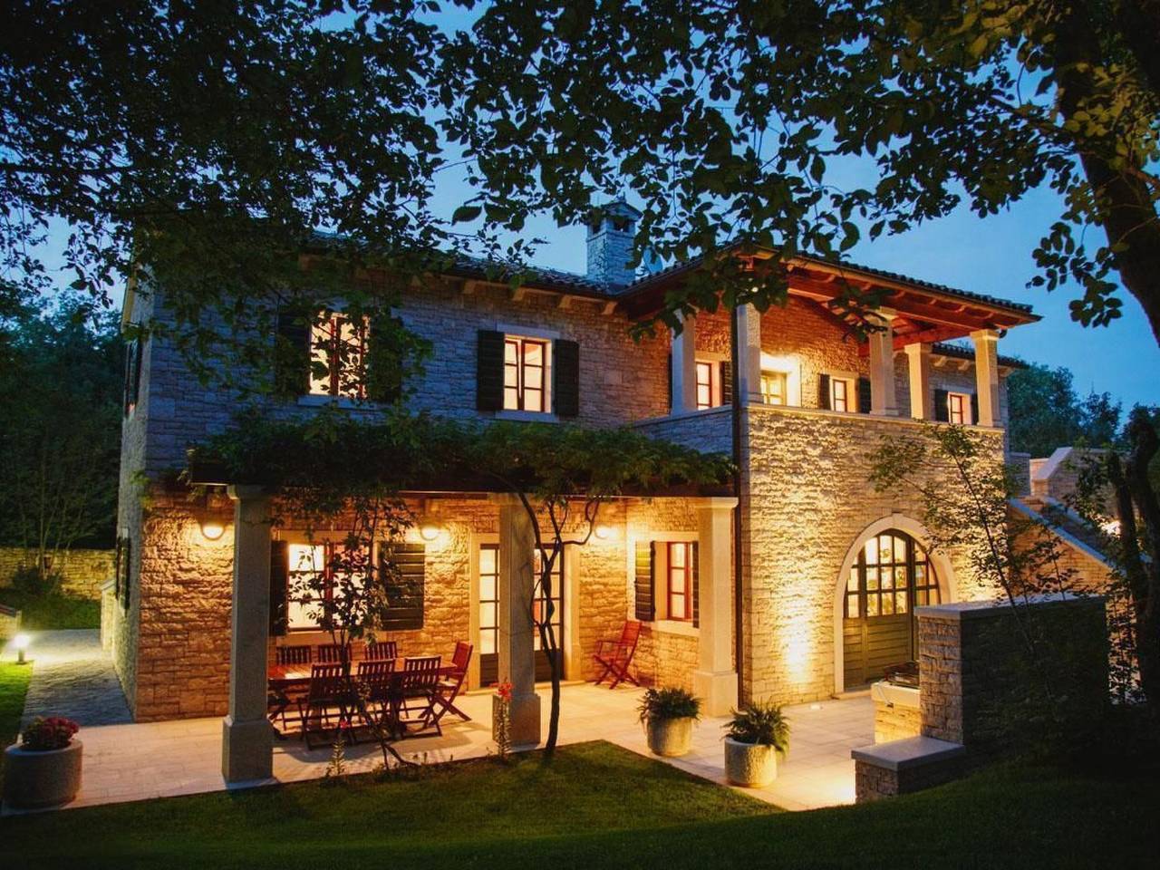 Luxusvilla mit Garten und Pool sowie herrlicher Aussicht in Tinjan, Istrie centrale