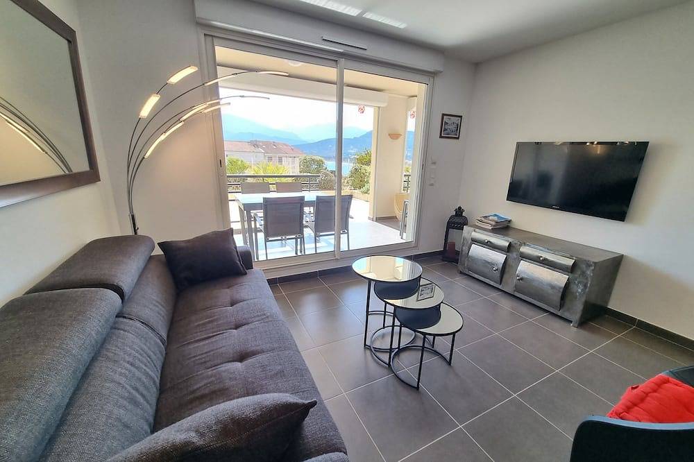 Appartement entier, Calvi centre : grande terrasse vue mer et montagne in Calvi, Région de Calvi