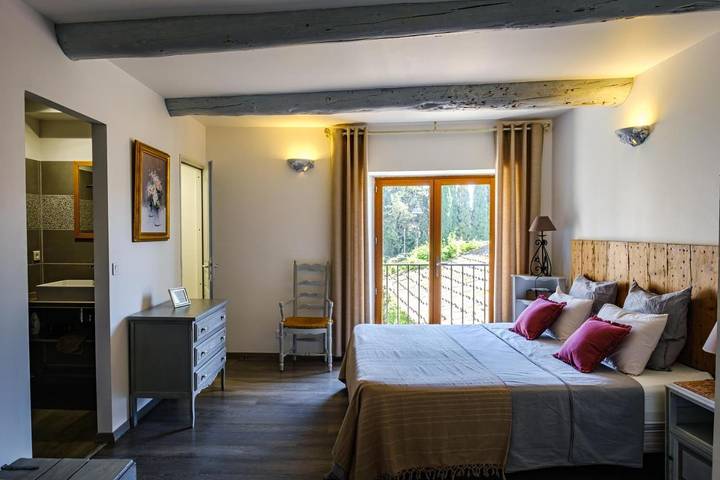 Location de vacances pour 2 personnes, avec Terrasse et Jardin à Verquières - 4