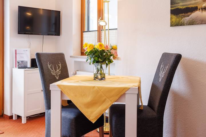 Ganze Wohnung, Ferienwohnung Gästehaus Wolfgang Weitsee mit Bergblick, Balkon und Wi-Fi in Ruhpolding, Bayerische Alpen