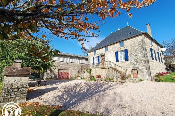 Location de vacances pour 12 personnes, avec jardin à Padirac