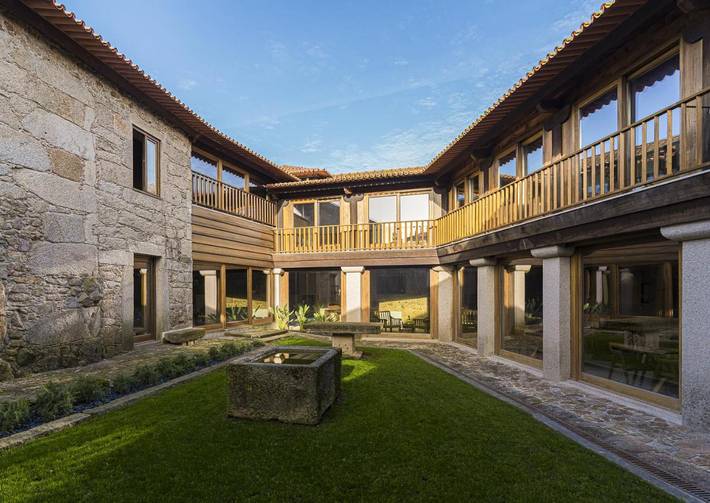 Hôtel pour 3 personnes, avec jardin et vue à Maia