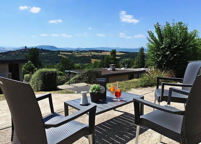Gîte pour 6 personnes, avec piscine et terrasse, animaux acceptés à Parent - 2